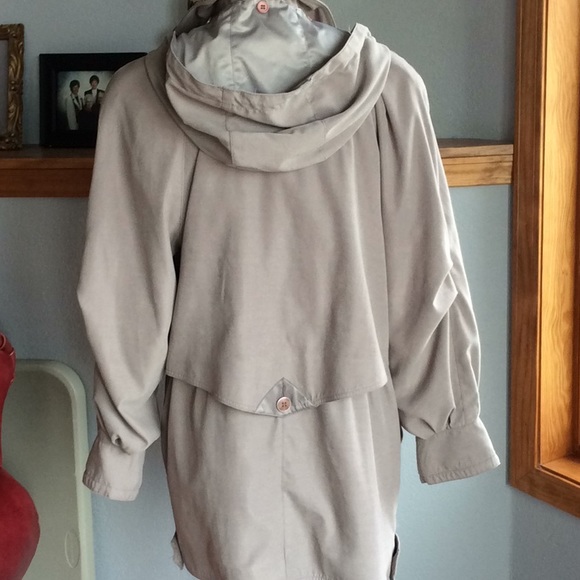 Lightweight jacket - Picture 2 of 3